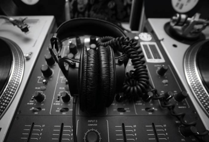 dj-оборудование, пульт диджея, диджейский пульт